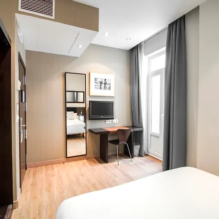 Petit Palace Plaza De La Reina Hotel 3*