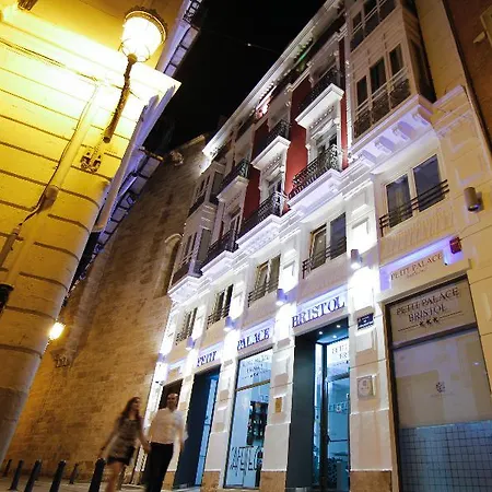 Hotel Petit Palace Plaza De La Reina 3*