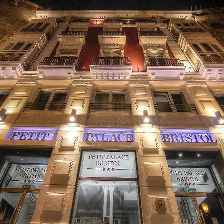 Petit Palace Plaza De La Reina 3*