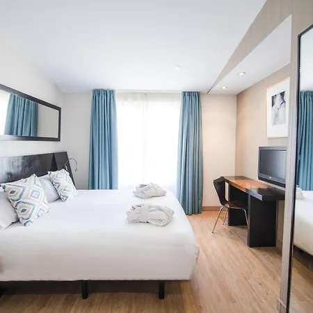 Petit Palace Plaza De La Reina ホテル 3*