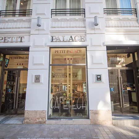 Petit Palace Plaza De La Reina ホテル