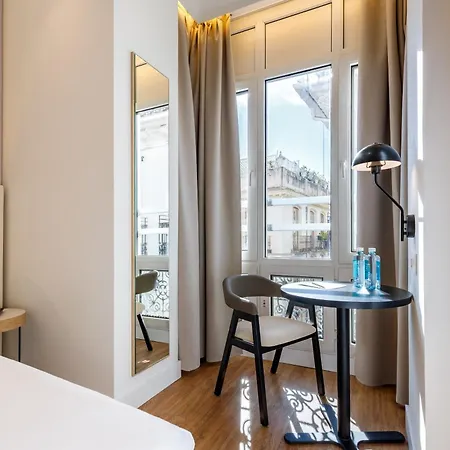 Petit Palace Plaza De La Reina ホテル 3*