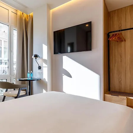 Petit Palace Plaza De La Reina ホテル 3*