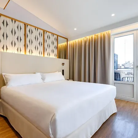 Petit Palace Plaza De La Reina ホテル 3*