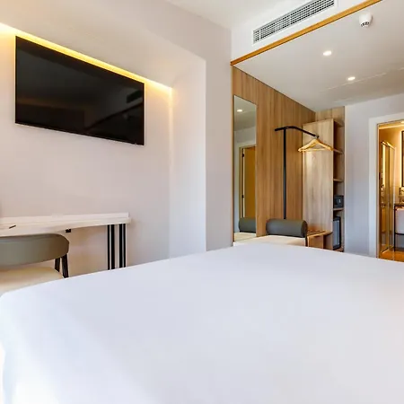 ホテル Petit Palace Plaza De La Reina 3*