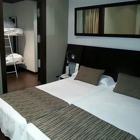 Hotel Petit Palace Plaza De La Reina 3*