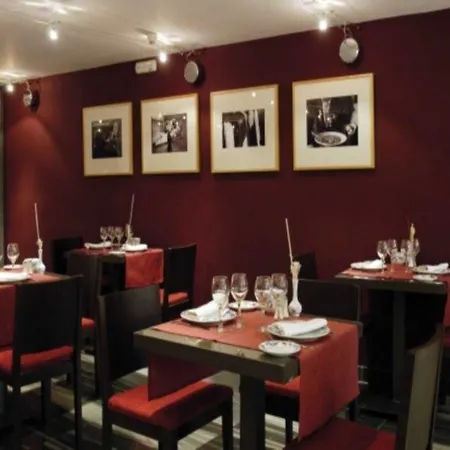 Petit Palace Plaza De La Reina Hotel 3*