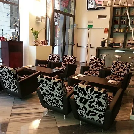 Hotel Petit Palace Plaza De La Reina 3*