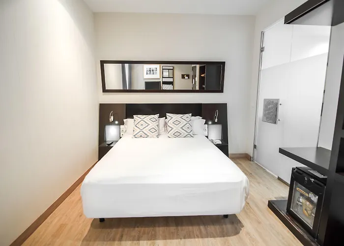 Hotell Petit Palace Plaza De La Reina Valencia