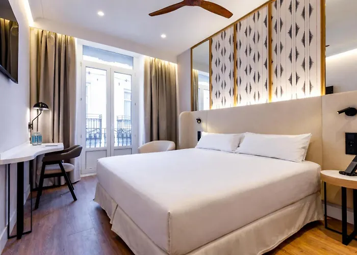 Hotell Petit Palace Plaza De La Reina