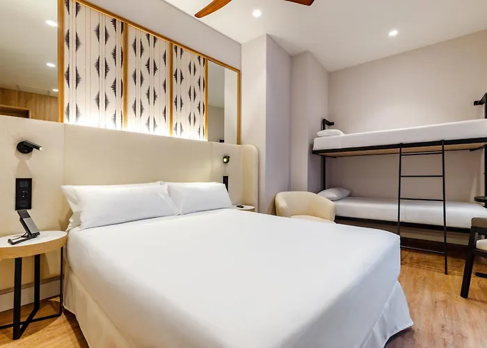 Petit Palace Plaza De La Reina Hotell 3*