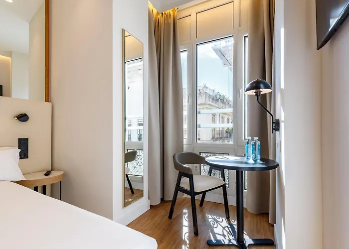Petit Palace Plaza De La Reina Hotell 3*