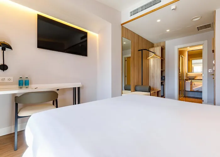 Hotell Petit Palace Plaza De La Reina 3*