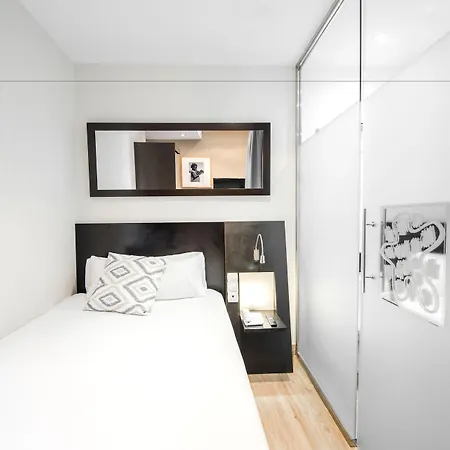 Petit Palace Plaza De La Reina Hotel