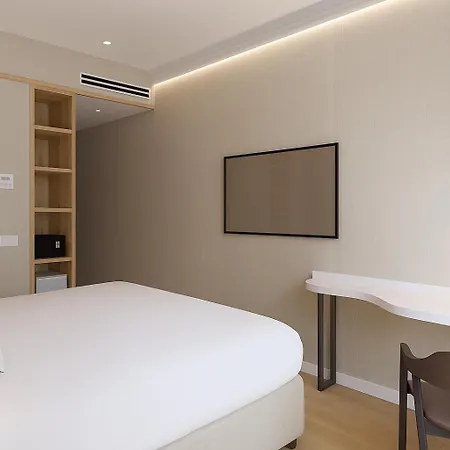 Petit Palace Plaza De La Reina Hotel 3*